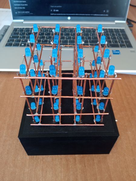 Fichier:Cube LED 4x4x4 IMG 20250620 152610.jpg