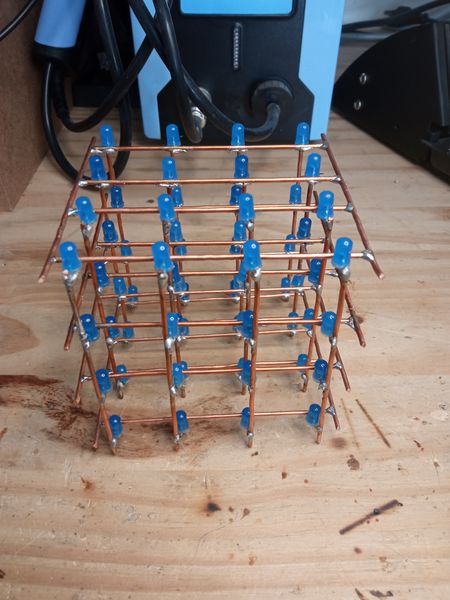 Fichier:Cube LED 4x4x4 IMG 20250617 154327.jpg