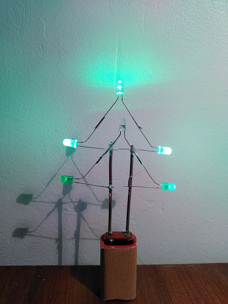 Fabriquer son sapin clignotant 2512 sapin cligno16.jpeg