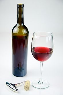 Item-Vin 220px-Glass of Red Wine with a bottle of Red Wine - Evan Swigart.jpg