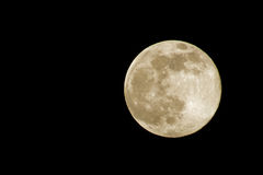 Pourquoi la petite lune peut cacher le gros soleil lune-superbe-42429318.jpg