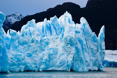 Attention_la_glace_iceberg.jpg